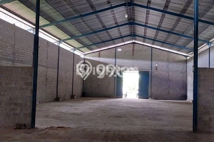 Unit Gudang Disewakan di Batu Ampar di Area Ramai & Strategis Unit Gudang Disewakan di Batu Ampar di Area Ramai & Strategis