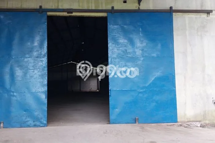 Unit Gudang Disewakan di Batu Ampar di Area Ramai & Strategis Unit Gudang Disewakan di Batu Ampar di Area Ramai & Strategis