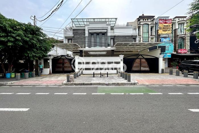 Siap Huni Hunian Elit 4 Kamar di Tebet Dekat ke Mana Pun Siap Huni Hunian Elit 4 Kamar di Tebet Dekat ke Mana Pun