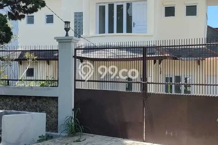 HOT LISTING! Rumah Ready Stock lokasi , Bandung, Luas 550m2m² Bangunan 350m2m² HOT LISTING! Rumah Ready Stock lokasi , Bandung, Luas 550m2m² Bangunan 350m2m²