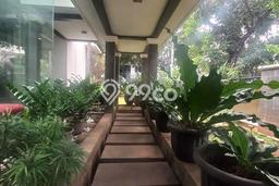 Siap Huni Rumah Mewah 5 Kamar di Kebayoran Baru Dekat ke Mana Pun Siap Huni Rumah Mewah 5 Kamar di Kebayoran Baru Dekat ke Mana Pun