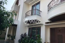Rumah Elit Modern Tanpa Renovasi di Cipete Jakarta Selatan Rumah Elit Modern Tanpa Renovasi di Cipete Jakarta Selatan