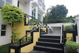 Sewa Rumah Strategis LT 600m2 / LB 1500m2 di Kuningan, Jakarta Selatan Sewa Rumah Strategis LT 600m2 / LB 1500m2 di Kuningan, Jakarta Selatan