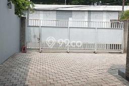 Disewakan Rumah Nyaman di Kebayoran Baru Harga Rp 1,7 Miliar/ Tahun Disewakan Rumah Nyaman di Kebayoran Baru Harga Rp 1,7 Miliar/ Tahun