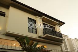 Disewakan Rumah 2 Lantai Bagus Semi Furnished di Jl. Gaharu, Disewakan Rumah 2 Lantai Bagus Semi Furnished di Jl. Gaharu,