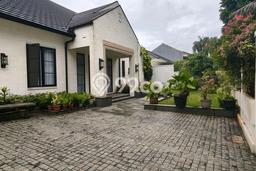 Disewakan Rumah Bagus di Kebayoran Baru Harga Rp 1,1 Miliar/ Tahun Disewakan Rumah Bagus di Kebayoran Baru Harga Rp 1,1 Miliar/ Tahun