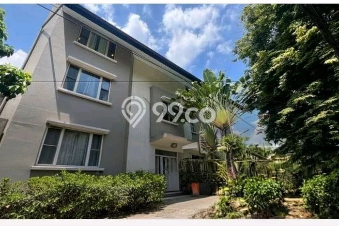Disewakan Rumah Strategis LT 400m2 / LB 800m2 di Sudirman, Jakarta Selatan Disewakan Rumah Strategis LT 400m2 / LB 800m2 di Sudirman, Jakarta Selatan