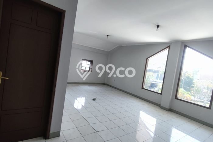 Siap Huni Rumah Mewah 4 Kamar di Babakan Ciparay Dekat ke Mana Pun Siap Huni Rumah Mewah 4 Kamar di Babakan Ciparay Dekat ke Mana Pun