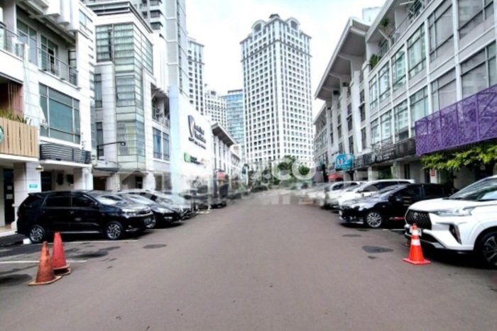 Ruko Disewa di Jakarta Pusat dengan LB 179m2 Area Komersial Ramai Ruko Disewa di Jakarta Pusat dengan LB 179m2 Area Komersial Ramai