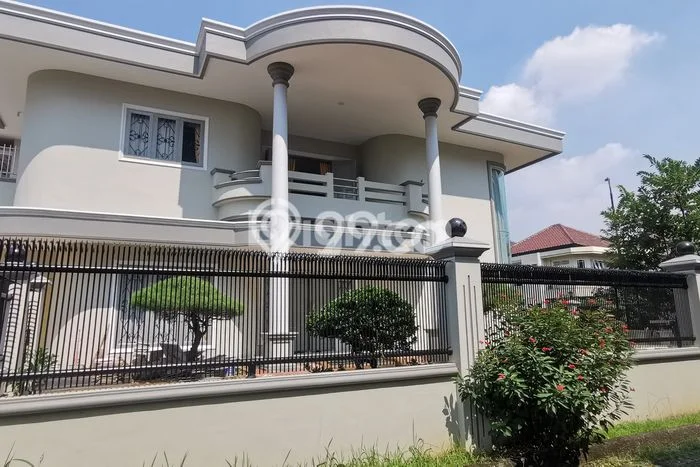 Dijual Rumah Luas Megah Dengan View Eksklusif di Modernland, Tangerang Dijual Rumah Luas Megah Dengan View Eksklusif di Modernland, Tangerang