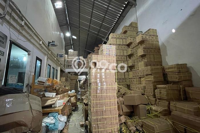 Gudang Area Premium di , Luas 360m2m², Prospektif Gudang Area Premium di , Luas 360m2m², Prospektif