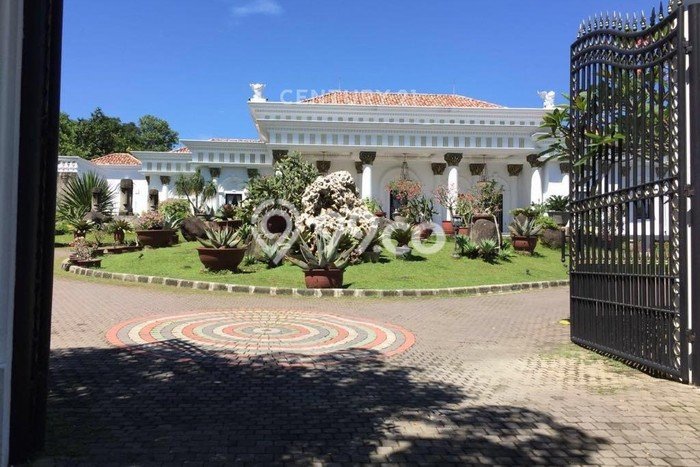 Rumah Elit LB 1200m2 Siap Pakai Desain Elegan di Sentul City, Bogor Rumah Elit LB 1200m2 Siap Pakai Desain Elegan di Sentul City, Bogor