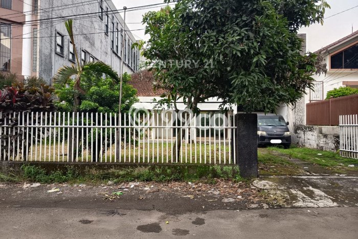 KESEMPATAN EMAS! Rumah di Paledang, Bogor, Luas 759m² Bangunan 303m² KESEMPATAN EMAS! Rumah di Paledang, Bogor, Luas 759m² Bangunan 303m²