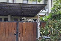 For Sale Hunian Rumah Terawat 4 Kamar di Sidoarjo, Surabaya For Sale Hunian Rumah Terawat 4 Kamar di Sidoarjo, Surabaya