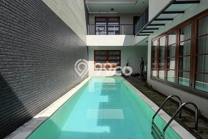 Rumah Elit Modern Tanpa Renovasi di Tanjung Barat Jakarta Selatan Rumah Elit Modern Tanpa Renovasi di Tanjung Barat Jakarta Selatan