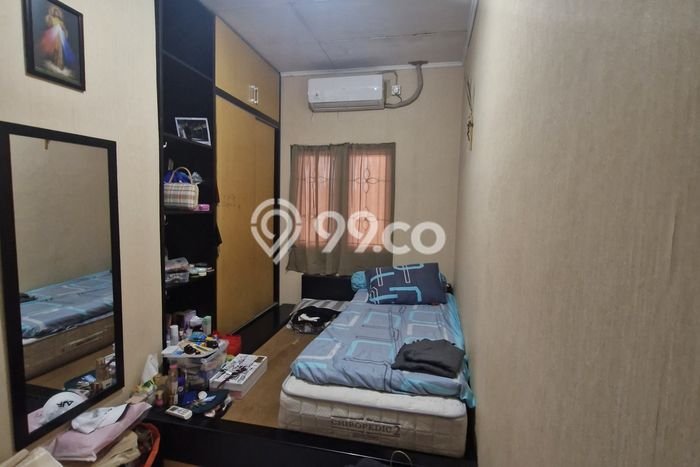 Dijual Hunian Rumah Nyaman 4 KT di Taman Surya, Jakarta Barat Dijual Hunian Rumah Nyaman 4 KT di Taman Surya, Jakarta Barat