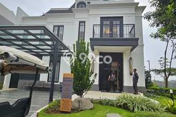 Rumah Mewah LB 149m2 Siap Huni Desain Elegan di Summarecon Crown Gading, Bekasi Rumah Mewah LB 149m2 Siap Huni Desain Elegan di Summarecon Crown Gading, Bekasi
