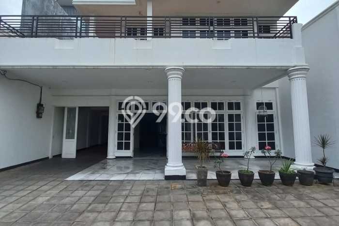 Dijual Rumah Premium dengan Fasilitas Sekitar Komplit di Menteng, Jakarta Pusat Dijual Rumah Premium dengan Fasilitas Sekitar Komplit di Menteng, Jakarta Pusat