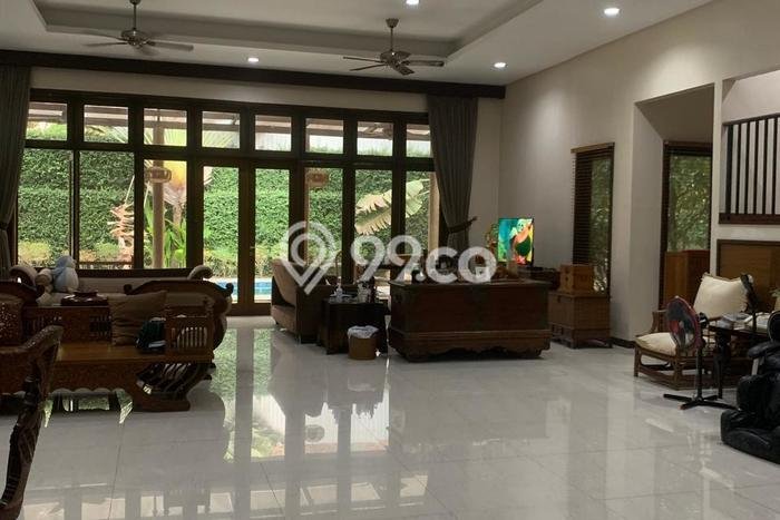 Ready to Use! Luxury House LT 1039m2 Desain Elegan di Pejaten Ready to Use! Luxury House LT 1039m2 Desain Elegan di Pejaten