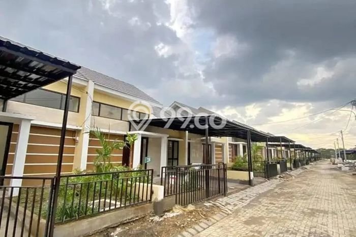 For Sale Hunian Rumah Nyaman 2 KT di Karangpilang, Surabaya For Sale Hunian Rumah Nyaman 2 KT di Karangpilang, Surabaya
