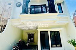 Rumah Strategis Modern Lb 150m2 di Jagakarsa, Jakarta Selatan Rumah Strategis Modern Lb 150m2 di Jagakarsa, Jakarta Selatan