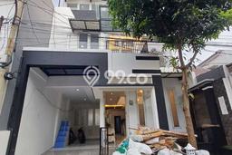 Siap Huni Rumah Mewah 4 Kamar di Jagakarsa Dekat ke Mana Pun Siap Huni Rumah Mewah 4 Kamar di Jagakarsa Dekat ke Mana Pun