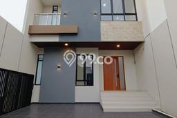 Ready to Use! Premium House LT 126m2 Desain Elegan di Meruya Ready to Use! Premium House LT 126m2 Desain Elegan di Meruya