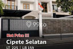 Rumah Elit LB 159m2 Siap Huni Desain Elegan di Cipete, Jakarta Selatan Rumah Elit LB 159m2 Siap Huni Desain Elegan di Cipete, Jakarta Selatan