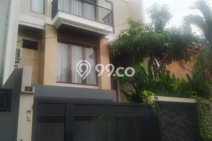 Disewakan! Rumah 3 Kamar Tidur &
3 Kamar Mandi di Pondok Indah, Jakarta Selatan Disewakan! Rumah 3 Kamar Tidur &
3 Kamar Mandi di Pondok Indah, Jakarta Selatan