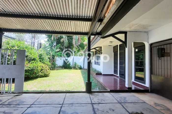 Rumah Elit Modern Tanpa Renovasi di Cipete Jakarta Selatan Rumah Elit Modern Tanpa Renovasi di Cipete Jakarta Selatan