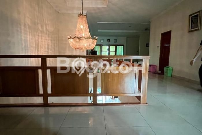 Rumah Mewah LB 300m2 Siap Pakai Desain Elegan di Babakan, Bogor Rumah Mewah LB 300m2 Siap Pakai Desain Elegan di Babakan, Bogor