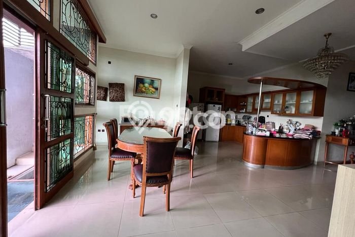 Rumah Mewah LB 300m2 Siap Pakai Desain Elegan di Babakan, Bogor Rumah Mewah LB 300m2 Siap Pakai Desain Elegan di Babakan, Bogor