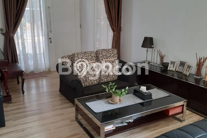 Hunian Cantik Minimalis Lb 180m2 di Ciputat, Tangerang Selatan Hunian Cantik Minimalis Lb 180m2 di Ciputat, Tangerang Selatan