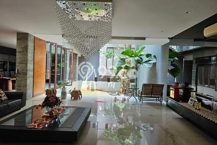 Dijual Rumah Mewah Elegan Dengan View Cantik di Puri Indah, Jakarta Barat Dijual Rumah Mewah Elegan Dengan View Cantik di Puri Indah, Jakarta Barat