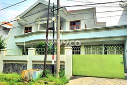 Rumah Luxury Modern Tanpa Renovasi di Dharma Husada Surabaya Rumah Luxury Modern Tanpa Renovasi di Dharma Husada Surabaya