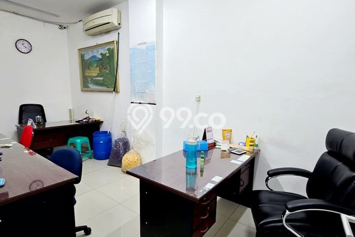 Gudang Disewa di Jakarta Barat dengan LB 135m2 Area Komersial Ramai Gudang Disewa di Jakarta Barat dengan LB 135m2 Area Komersial Ramai