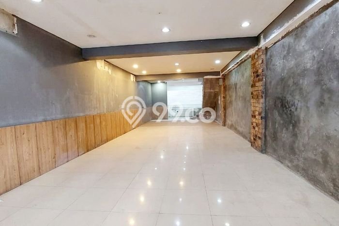 LOKASI STRATEGIS! Ruko di Muara Karang, Luas 400m², Nilai Tinggi LOKASI STRATEGIS! Ruko di Muara Karang, Luas 400m², Nilai Tinggi