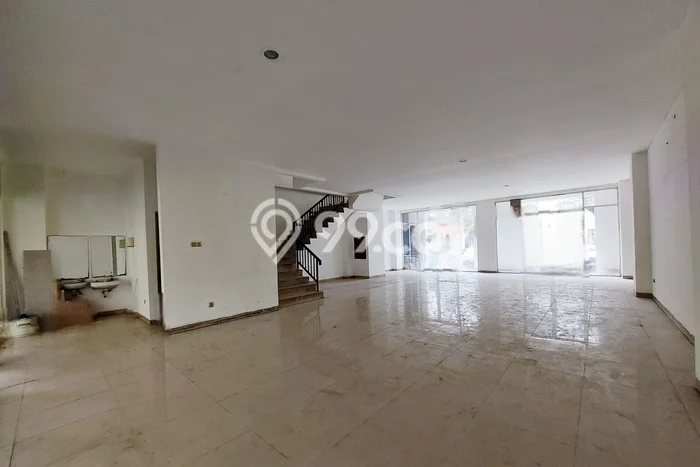 Ruko untuk Disewa di Pusat Jakarta Barat Luas Bangunan 320m2 Ruko untuk Disewa di Pusat Jakarta Barat Luas Bangunan 320m2