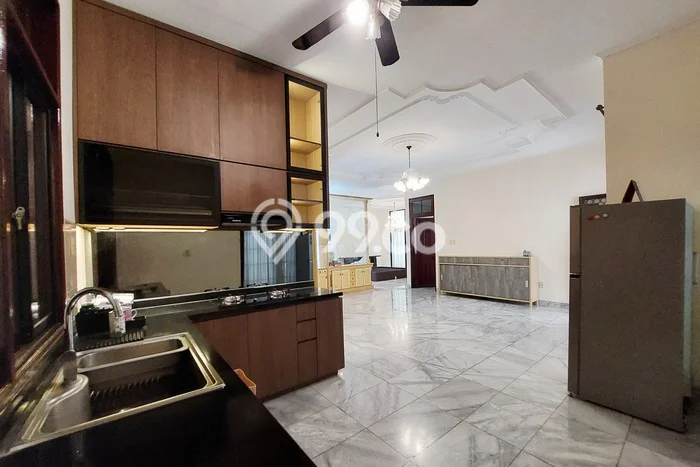 Jarang Ada! Rumah Sewa 5 Kamar Bagus Siap Huni Intercon Jarang Ada! Rumah Sewa 5 Kamar Bagus Siap Huni Intercon