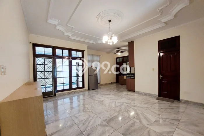 Jarang Ada! Rumah Sewa 5 Kamar Bagus Siap Huni Intercon Jarang Ada! Rumah Sewa 5 Kamar Bagus Siap Huni Intercon