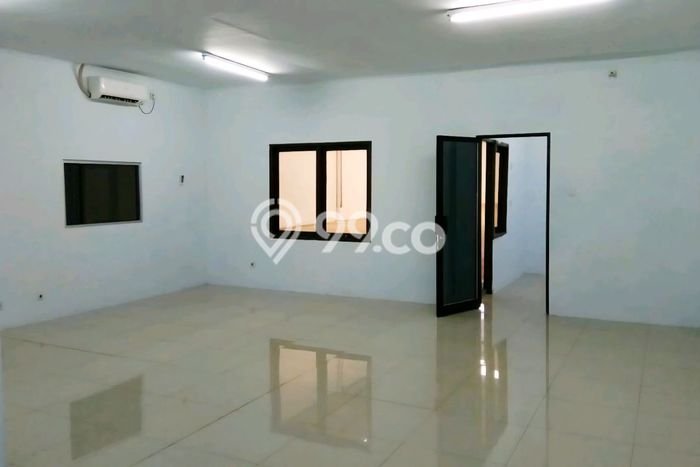 Gudang Disewa di Tangerang dengan LB 600m2 Area Komersial Ramai Gudang Disewa di Tangerang dengan LB 600m2 Area Komersial Ramai