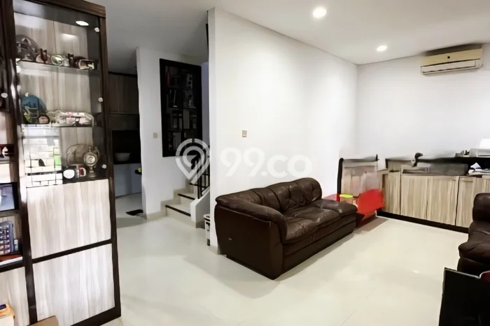 Rumah Elit LB 260m2 Siap Huni Desain Elegan di Puri Indah, Jakarta Barat Rumah Elit LB 260m2 Siap Huni Desain Elegan di Puri Indah, Jakarta Barat