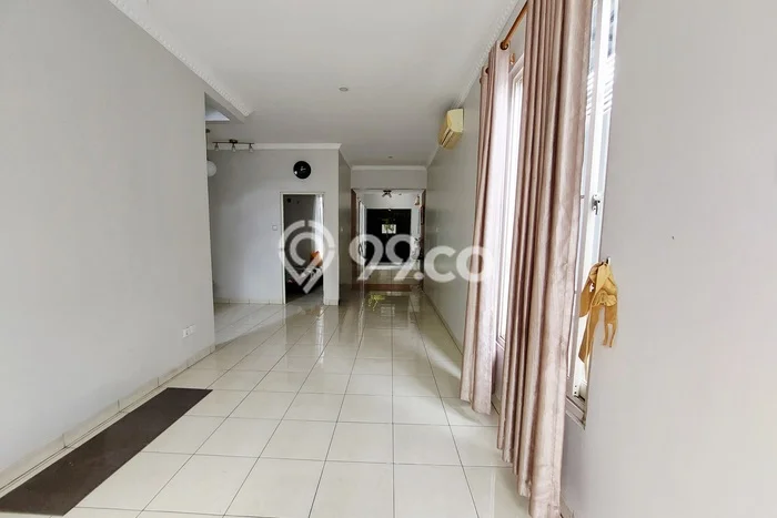 Jarang Ada! Rumah Sewa 4 Kamar Bagus Siap Huni Semanan Jarang Ada! Rumah Sewa 4 Kamar Bagus Siap Huni Semanan