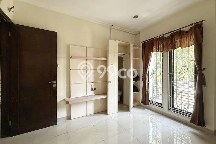 LISTING BARU! Rumah kawasan Tanjung Duren, Siap Huni, 9 KT, Akses Tanjung Duren, Jakarta Barat, Jakarta Barat, Luas 300m2m² LB 400m2m² LISTING BARU! Rumah kawasan Tanjung Duren, Siap Huni, 9 KT, Akses Tanjung Duren, Jakarta Barat, Jakarta Barat, Luas 300m2m² LB 400m2m²