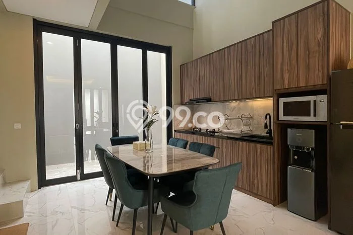 Ready to Use! Premium House LT 145m2 Desain Elegan di Pulomas Ready to Use! Premium House LT 145m2 Desain Elegan di Pulomas