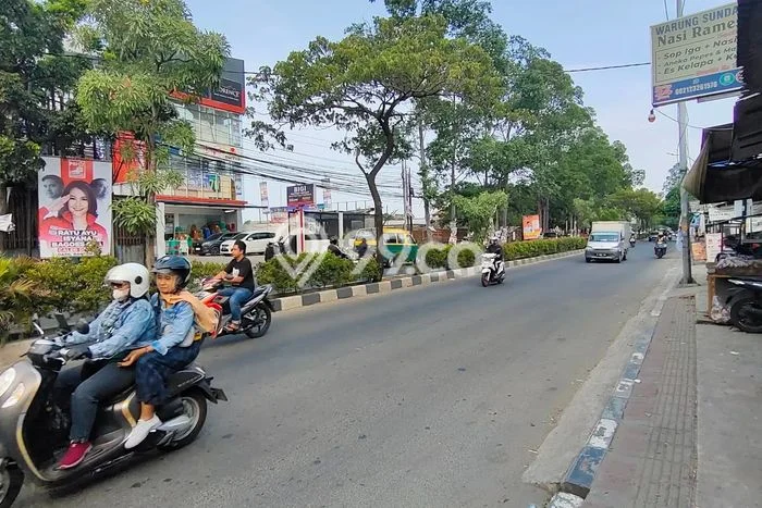 Jarang Ada! Tanah di Cipondoh Punya Luas 1100m2 SHM Jarang Ada! Tanah di Cipondoh Punya Luas 1100m2 SHM