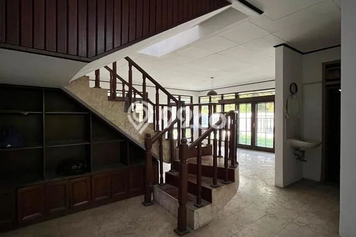 Disewakan Rumah Konsep Modern di Pesanggrahan Jakarta Selatan dengan 5 KT Disewakan Rumah Konsep Modern di Pesanggrahan Jakarta Selatan dengan 5 KT