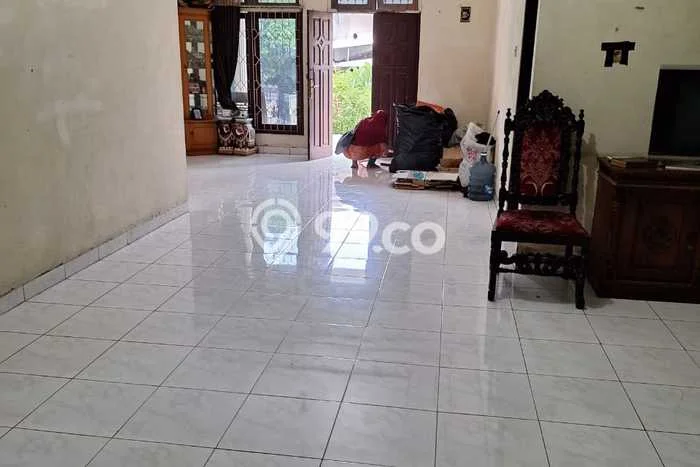 Lokasi terbaik! Rumah siap huni disewakan di Tangerang LB 250m2 Lokasi terbaik! Rumah siap huni disewakan di Tangerang LB 250m2