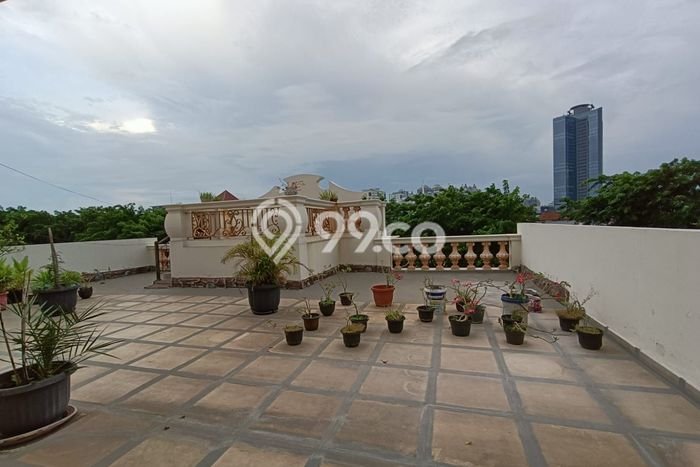 Hunian Mewah LB 600m2 Siap Huni Desain Elegan di Sunter, Jakarta Utara Hunian Mewah LB 600m2 Siap Huni Desain Elegan di Sunter, Jakarta Utara