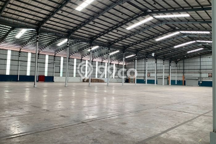 Gudang Disewa di Jakarta Utara dengan LB 8000m2 Area Komersial Ramai Gudang Disewa di Jakarta Utara dengan LB 8000m2 Area Komersial Ramai